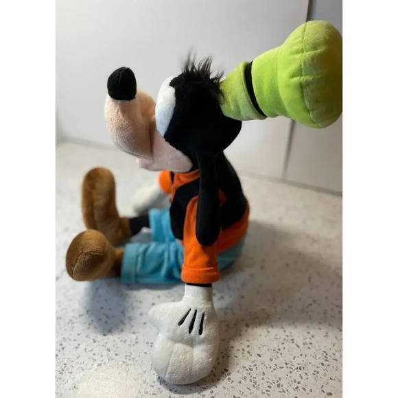 Used Disney Store Exclusive Plush 18" Goofy Stuffed Animal - Picture 4 of 7